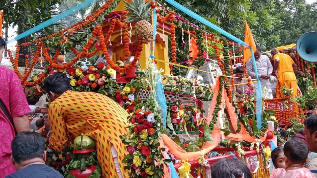 খুলনায় অনুষ্ঠিত হল রথ যাত্রা
